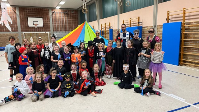 Halloween-Turnstunde in der Schlichter Schulturnhalle